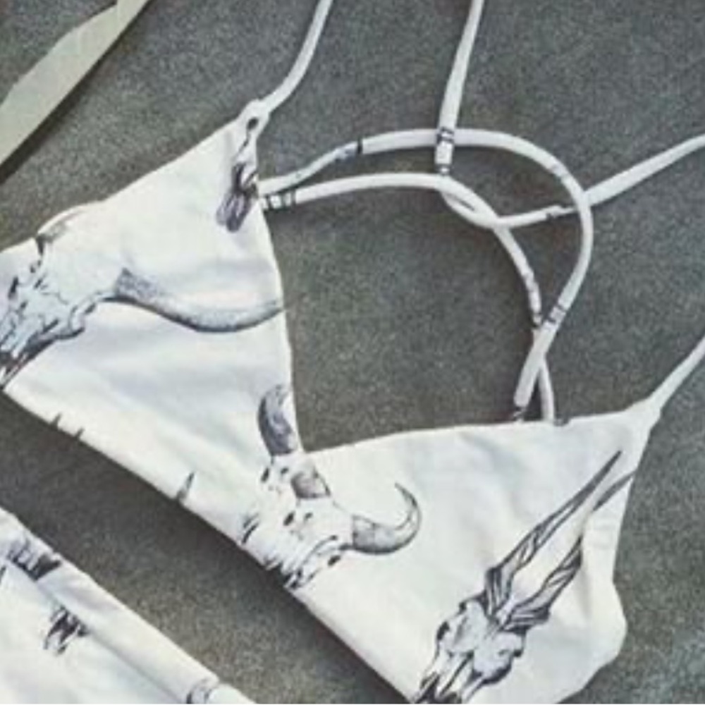 Boys and Arrows Bikini Top - Picture 3 of 3